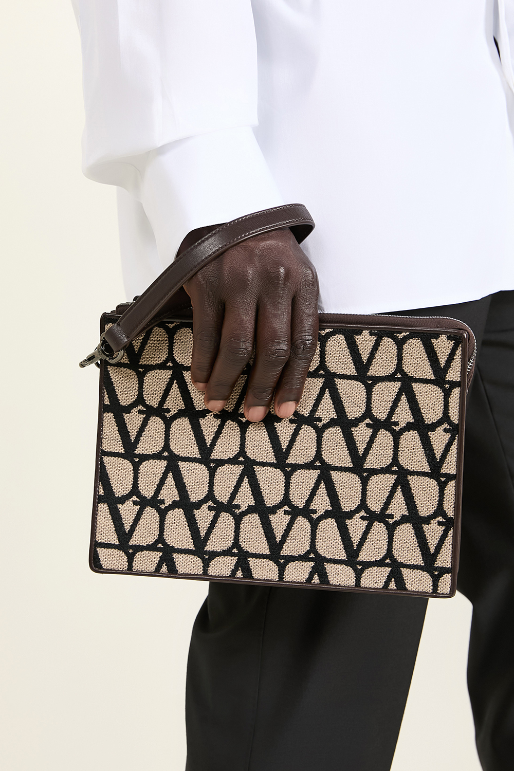 תמונת כל הלוק של תיק קלאץ'